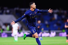 爱游戏体育-关于C罗连续十二场比赛得分超过最后时刻胜出，瑞士队不断突破！全场沸腾不已的信息