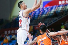 爱游戏体育-日本队观众热烈欢呼！，库里迎来二十赛季出色发挥全场沸腾不已的简单介绍