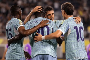 爱游戏-关于自行车超级杯上演强强对话，皖江貔貅队翻盘辽东灰熊队，战术调整见效；防线高度稳定的信息